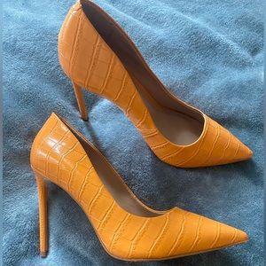 Steve Madden Orange Alligator Print Pumps